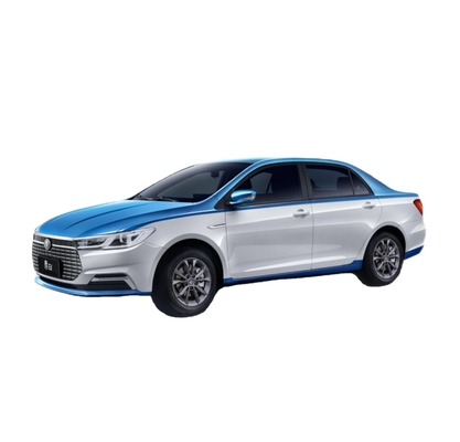 BYD'nin saf elektrikli Qin EV taksinin 450KM menzili ve çift renkli gövde var.