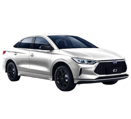 BYD e3 kompakt tamamen elektrikli sedan 410 kilometre menzile sahiptir.