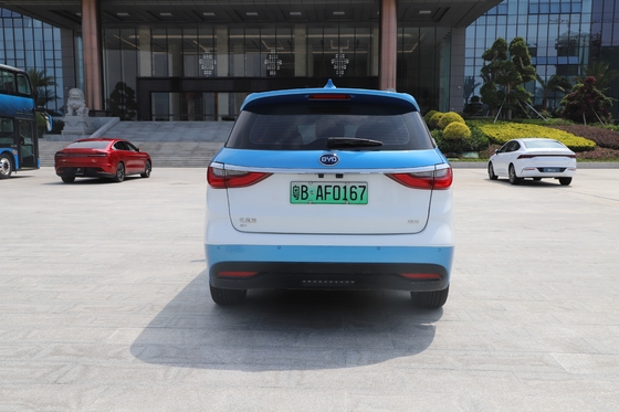 BYD'in en çok satan elektrikli taksi, yeni e6, 500 km'lik bir menzile sahip.