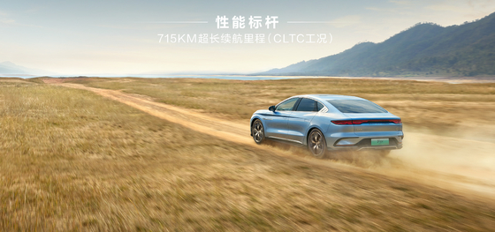 BYD'nin amiral gemisi tamamen elektrikli sedanı Han EV, 4 tekerlekten 715 km ultra uzun bir menzile sahiptir.