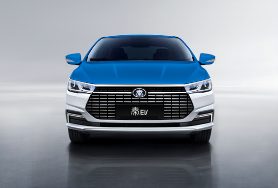 BYD'nin saf elektrikli Qin EV taksinin 450KM menzili ve çift renkli gövde var.