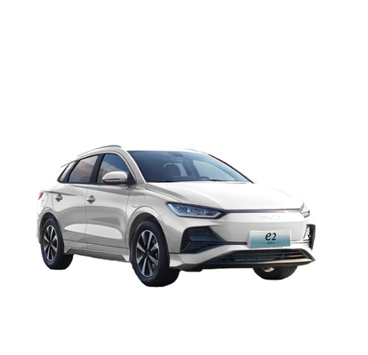 Çin'de yapılmış, 405 km menzile sahip, 2023 saf elektrikli BYD e2 sedan paylaşılan araba.