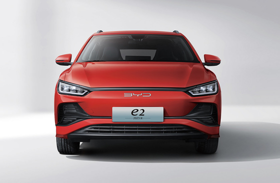 Çin'de yapılmış, 405 km menzile sahip, 2023 saf elektrikli BYD e2 sedan paylaşılan araba.